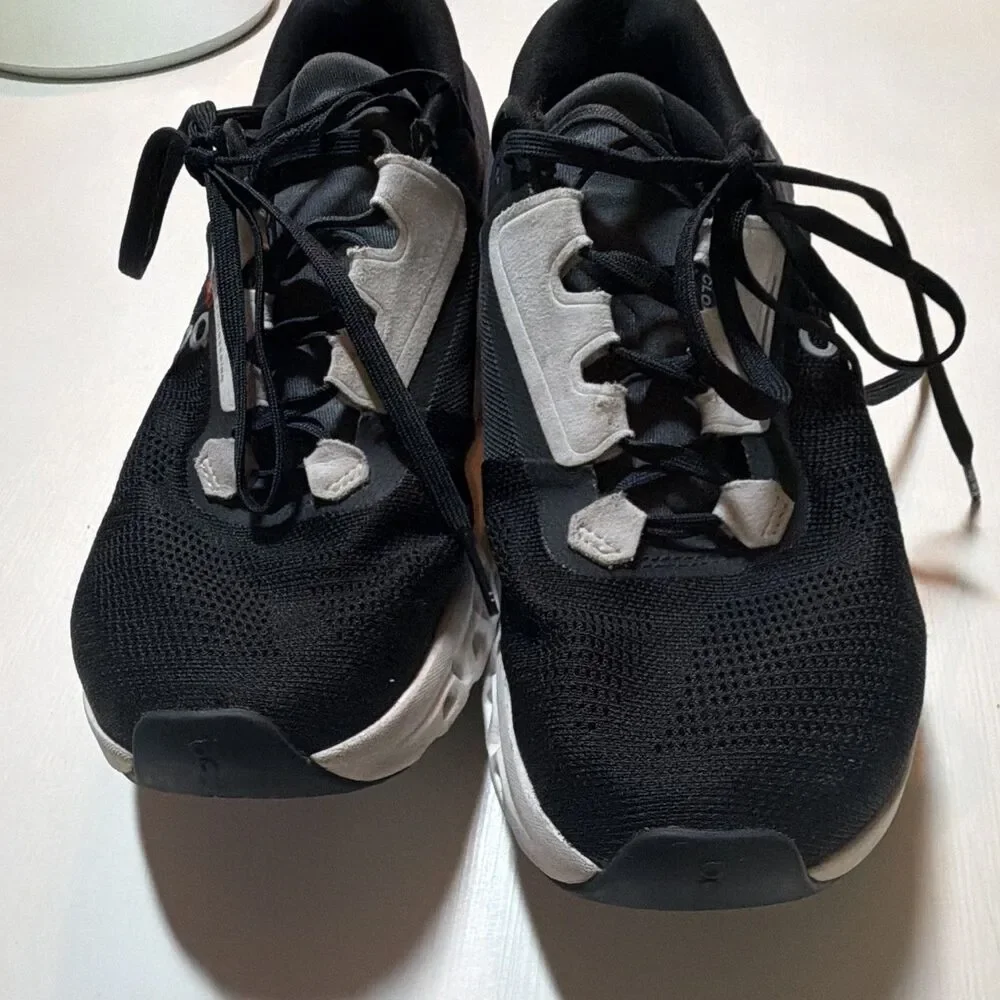 On Women’s Black/White Mesh Lace Up Athletic Sneakers Rubber Sole.  Size 8